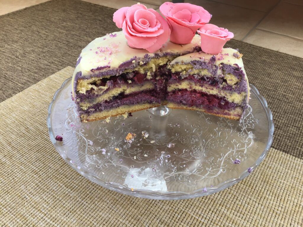layer cake aux myrtilles et à la rose
